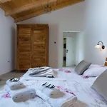 Clara Villa *
