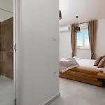 Clara *
