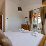 Clara Villa *