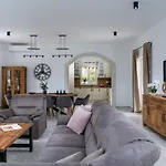 Clara Villa Kavran