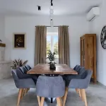 Clara Villa *