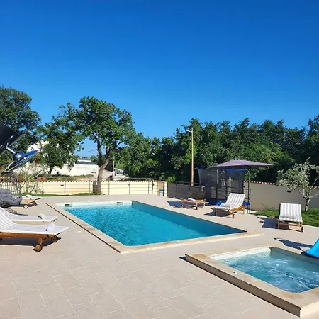 Clara Villa